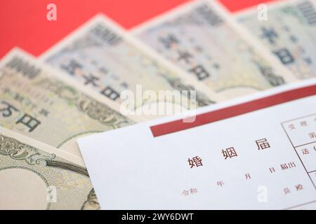 Ein leeres Dokument zur japanischen Heiratserlaubnis auf dem Tisch Stockfoto