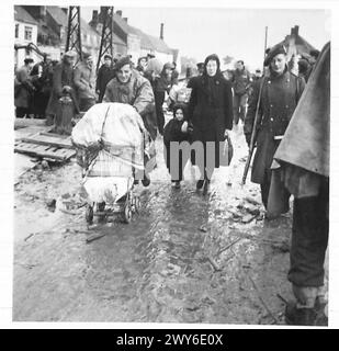 60-H0UR-WAFFENSTILLSTAND IN DÜNKIRCHEN. - Allgemeine Ansicht der Flüchtlinge, die den Kanal bei GD überqueren. Mille Bruggke. Britische Armee, 21. Armeegruppe Stockfoto