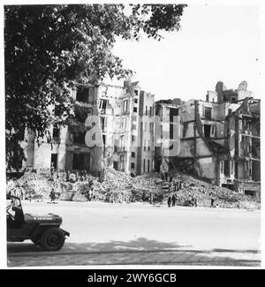 BOMBENSCHADEN IN BERLIN - Frauen von Berlin bei der Arbeit Bombenschutt beseitigen. Britische Armee, 21. Armeegruppe Stockfoto