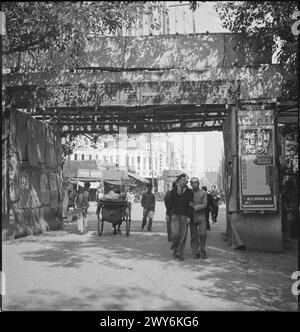 Cecil Beaton fotografierte während seiner Reise durch Indien, Burma und China von 1943 bis 1944 ein Schwarzweiß-Foto und machte kulturelle und alltägliche Szenen. Stockfoto