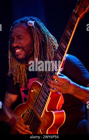 London, Vereinigtes Königreich. April 2024. Der amerikanische Musiker Thundercat (alias Stephen Lee Bruner) tritt live im Koko Theatre in London auf, am ersten Abend einer viertägigen Residenz. Foto von David Levene Credit: David Levene/Alamy Live News Stockfoto