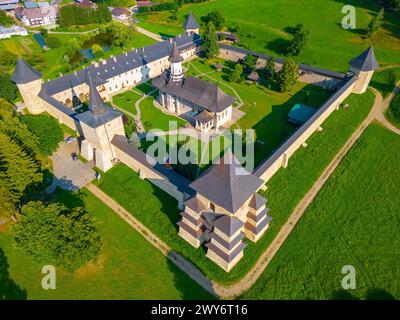 Sommer im Kloster Sucevita in Rumänien Stockfoto
