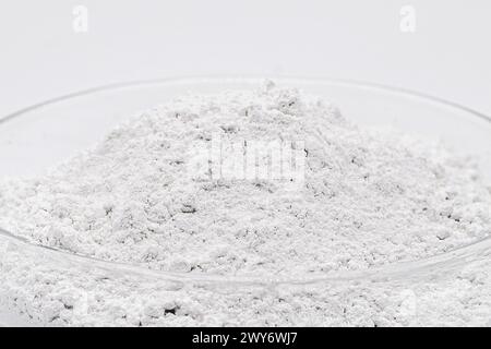Antimontrioxid, die anorganische Verbindung mit der Formel Sb₂O₃, ist die wichtigste Verbindung von Antimon. Seve für Retardant und als Katalysator Stockfoto