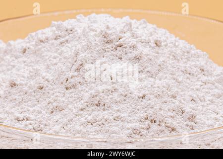 Antimontrioxid, die anorganische Verbindung mit der Formel Sb₂O₃, ist die wichtigste Verbindung von Antimon. Seve für Retardant und als Katalysator Stockfoto