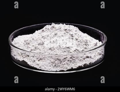 Antimontrioxid, die anorganische Verbindung mit der Formel Sb₂O₃, ist die wichtigste Verbindung von Antimon. Seve für Retardant und als Katalysator Stockfoto