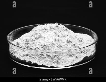 Antimontrioxid, die anorganische Verbindung mit der Formel Sb₂O₃, ist die wichtigste Verbindung von Antimon. Seve für Retardant und als Katalysator Stockfoto