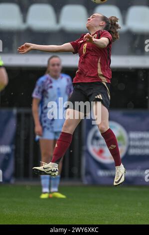 Tubize, Belgien. April 2024. Alixe Bosteels (8) aus Belgien, dargestellt während eines Freundschaftsspiels zwischen den Nationalfrauen unter 23 Mannschaften aus Belgien und Spanien am Donnerstag, 4. April 2024 in Tubize, Belgien. Quelle: Sportpix/Alamy Live News Stockfoto