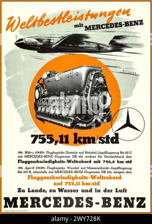 1940er Jahre Mercedes-Benz WW2 Plakatwerbung für Mercedes-Flugmotor in Nazi-Deutschland. „WELTWEIT beste LEISTUNG mit Mercedes-Benz' Bomberflugzeug Heinkel He 112U und Jagdflugzeug Messerschmitt ME 109R. Airspeed World Record 1939 ' Mercedes-Benz Stuttgart - Unterturkheim Nazi-Deutschland Zweiten Weltkrieg Daimler-Benz Aktiengesellschaft Stockfoto