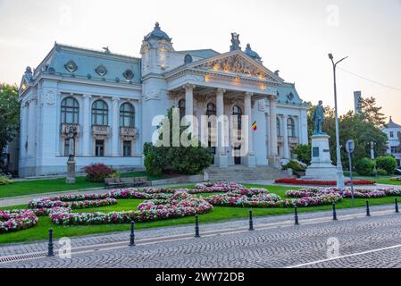 Blick auf das Nationaltheater bei Sonnenaufgang in der rumänischen Stadt Iasi Stockfoto