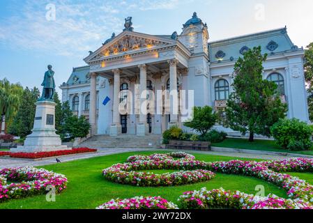 Blick auf das Nationaltheater bei Sonnenaufgang in der rumänischen Stadt Iasi Stockfoto