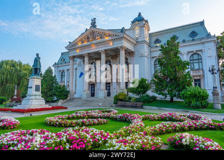 Blick auf das Nationaltheater bei Sonnenaufgang in der rumänischen Stadt Iasi Stockfoto