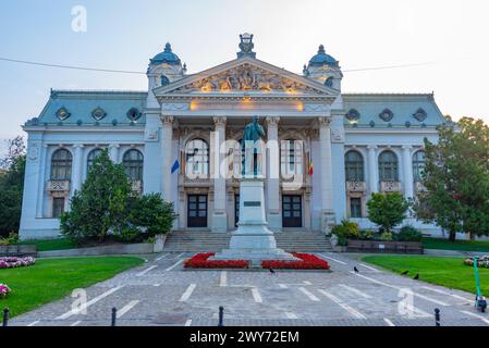 Blick auf das Nationaltheater bei Sonnenaufgang in der rumänischen Stadt Iasi Stockfoto