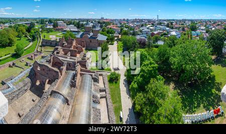 Panoramablick auf den fürstlichen Hof in der rumänischen Stadt Targoviste Stockfoto