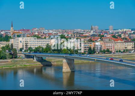 Panoramablick auf Novi Sad von der Festung Petrovaradin in Serbien Stockfoto