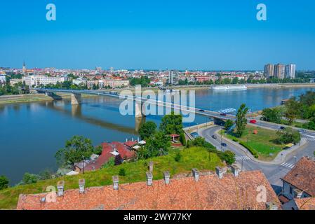 Panoramablick auf Novi Sad von der Festung Petrovaradin in Serbien Stockfoto