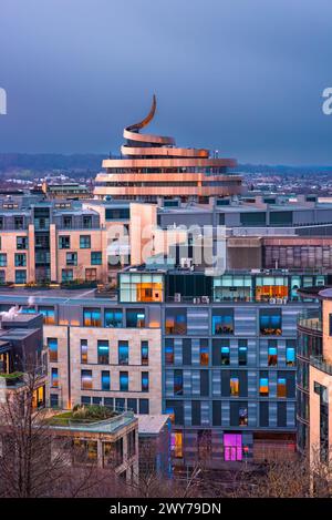 W Hotel in der Abenddämmerung, von Calton Hill in Edinburgh, Schottland aus gesehen Stockfoto