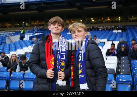 4. April 2024; Stamford Bridge, Chelsea, London, England: Premier League Football, Chelsea gegen Manchester United; Chelsea Fans Stockfoto