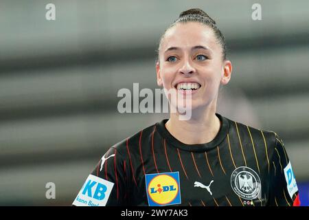 Heidelberg, Deutschland. April 2024. Handball, Frauen: Qualifikation zur Europameisterschaft, Ukraine - Deutschland, 1. Runde, Gruppe 2, Spieltag 5. Johanna Stockschläder lacht. Quelle: Uwe Anspach/dpa/Alamy Live News Stockfoto