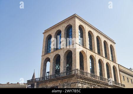 Mailand, Italien - 10. Oktober 2021: Blick auf das Arengario-Gebäude, Museo del Novecento von der Piazza del Duomo in Mailand, Italien Stockfoto