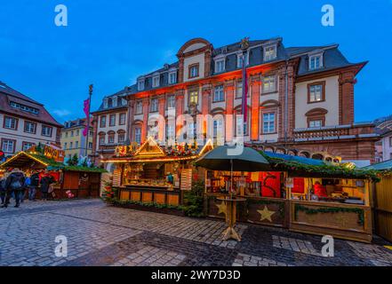 Heidelberger Weihnachtsmarkt auf dem Marktplatz vor dem Rathaus. Heidelberg, Deutschland, Europa Stockfoto