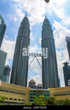 Kuala Lumpur, Malaysia - 22. Mai 2023: Weltberühmte Wolkenkratzer in Kuala Lumpur. Stockfoto