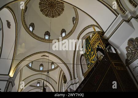 Die Ulu-Moschee in Bursa, Türkei, wurde 1400 erbaut. Es ist eine der touristischsten Moscheen des Landes. Stockfoto