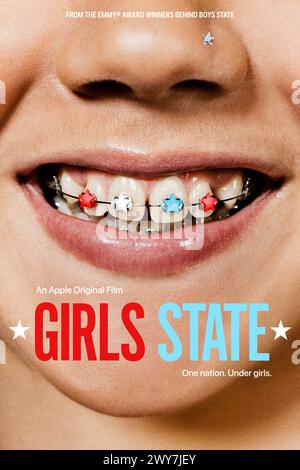 Girls State (2024) unter der Regie von Amanda McBaine und Jesse Moss mit Faith Glasgow, Cecilia Bartin und Nisha Murali. Dokumentarfilm: 500 Jugendliche Mädchen aus ganz Missouri, die sich für eine Woche in einem hochentwickelten demokratischen Labor zusammenfinden, wo sie einen Obersten Gerichtshof organisieren, um die umstrittensten Fragen des Tages zu behandeln. Werbeplakat.***NUR REDAKTIONELLE VERWENDUNG*** Guthaben: BFA / Apple TV+ Stockfoto