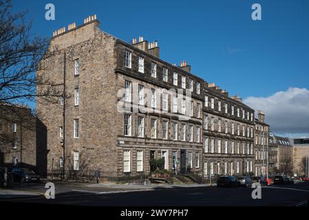 Traditionelle Mietshäuser in der gehobenen Dundas Street in New Town, Edinburgh, Schottland, Großbritannien. Stockfoto