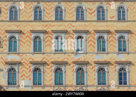 Carlo Schmidt Theater in der italienischen Stadt Triest Stockfoto