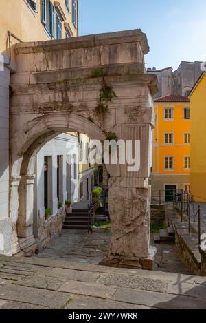 Arco di Riccardo in der italienischen Stadt Triest Stockfoto