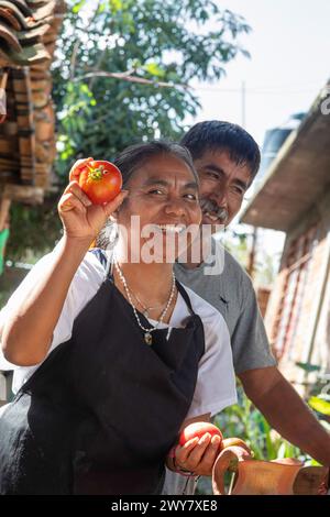 San Pablo Huitzo, Oaxaca, Mexiko - Landwirte sind Teil einer Genossenschaft, die agroökologische Prinzipien verwendet. Sie vermeiden Pestizide und andere Chemikalien, A Stockfoto