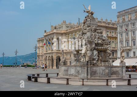 Brunnen der vier Kontinente an der Piazza della UnitГ d'Italia in der italienischen Stadt Triest Stockfoto