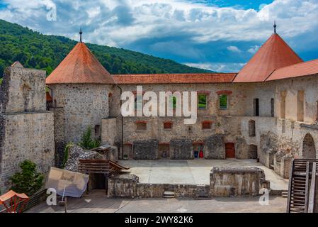 Hof der Burg Zuzemberk in Slowenien Stockfoto