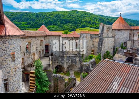 Hof der Burg Zuzemberk in Slowenien Stockfoto