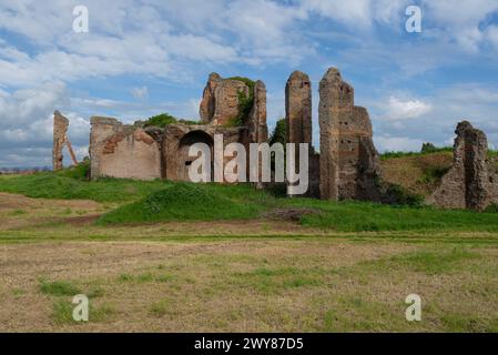 Die Villa dei Sette Bassi ist ein riesiges archäologisches Gebiet zwischen der Via Tuscolana und der Via di Capannelle im archäologischen Park Appia Antica in Rom, Italien Stockfoto