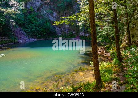 See Divje jezero in der Nähe der slowenischen Stadt Idrija Stockfoto