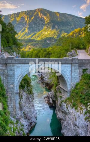 Napoleon-Brücke über den Fluss Soca bei Kobarid, Slowenien Stockfoto