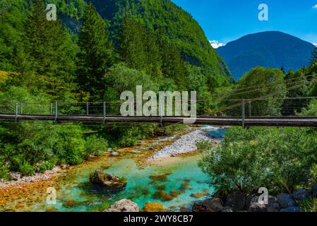 Holzbrücke über den Fluss soca in Slowenien Stockfoto