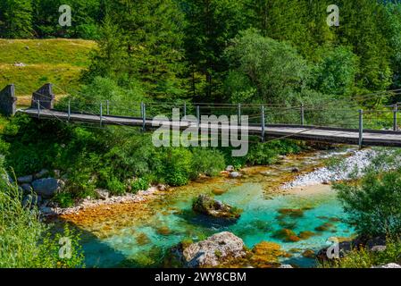 Holzbrücke über den Fluss soca in Slowenien Stockfoto