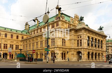 Wiener Staatsoper von außen Stockfoto