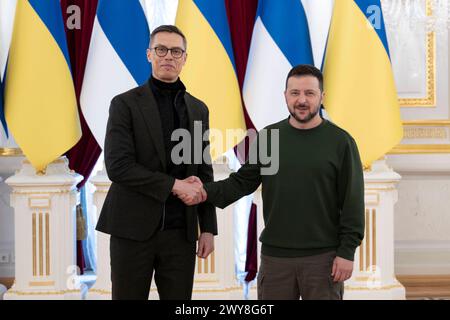 Ukrainischer Präsident Wolodymyr Zelensky Treffen mit dem finnischen Präsidenten Alexander Stubb in Kiew ukrainischer Präsident Wolodymyr Zelensky Treffen mit dem finnischen Präsidenten Alexander Stubb in Kiew am 3. April 2024. Während der russischen Invasion in der Ukraine. Foto von PRÄSIDENT DER UKRAINE apaimages Ukraine Ukraine Ukraine Ukraine Ukraine 030424 Ukraine UPO 0045.jpeg Copyright: XapaimagesxPRESIDENTxOFxUKRAINExxapaimagesx Stockfoto