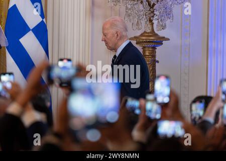 US-Präsident Joe Biden kommt am 4. April 2024 zu einem Empfang zum griechischen Unabhängigkeitstag im Weißen Haus in Washington, D.C. Credit: Chris Kleponis/CNP /MediaPunch Stockfoto