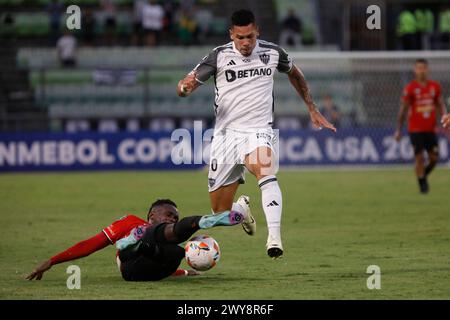 Caracas, Venezuela. April 2024. CARACAS, VENEZUELA - 4. APRIL: Spiel zwischen Atletico-MG und Caracas FC als Teil der Gruppe G der Copa CONMEBOL Libertadores im Estadio Olímpico de la UCV am 4. April 2024 in Caracas, Venezuela. (Foto von Pedro Rances Mattey/PxImages) Credit: PX Images/Alamy Live News Stockfoto