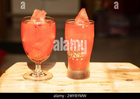 Saftig, erfrischend und feuchtigkeitsspendend: Wassermelone, die ultimative Sommerfrucht. Stockfoto