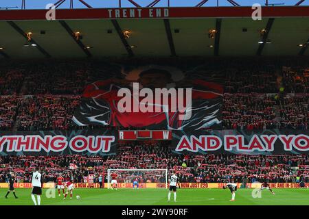 Forza Garibaldi zeigt Morgan Gibbs-White vor dem Auftakt des Premier League-Spiels zwischen Nottingham Forest und Fulham auf dem City Ground, Nottingham am Dienstag, den 2. April 2024. (Foto: Jon Hobley | MI News) Credit: MI News & Sport /Alamy Live News Stockfoto