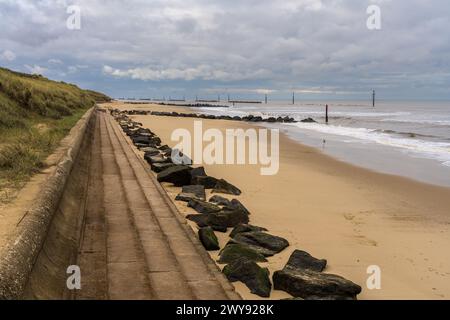 Ein bewölkter Tag am Strand in Waxham, Norfolk, England, Großbritannien Stockfoto