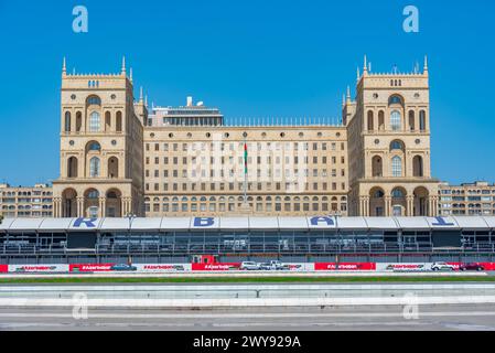 Baku, Aserbaidschan, 16. September 2023: Das aserbaidschanische Regierungshaus in Baku Stockfoto