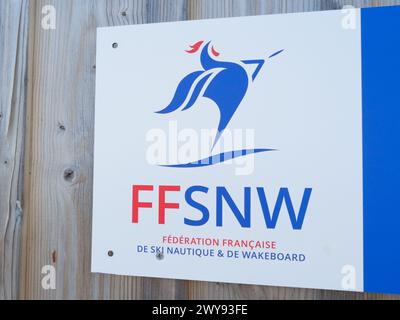 Bordeaux , Frankreich - 04 02 2024 : ffsnw französisches Wasserski- und Wakeboarding-Logo der Föderation und Textzeichen Stockfoto