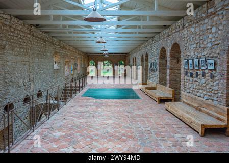 Telavi, Georgia, 28. August 2023: Weinkeller auf dem Tsinandali Estate in Georgia Stockfoto