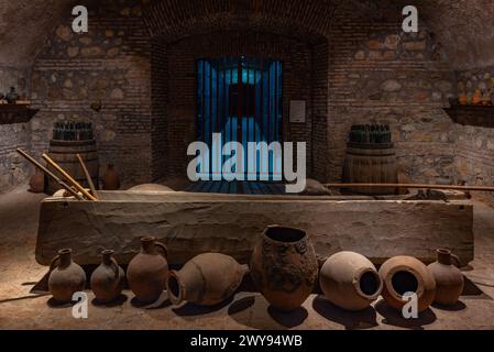 Telavi, Georgia, 28. August 2023: Weinkeller auf dem Tsinandali Estate in Georgia Stockfoto